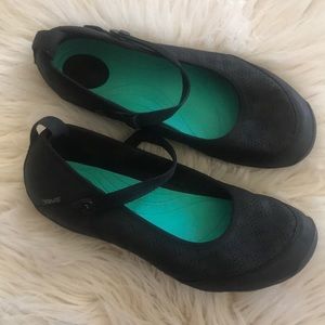 Mary Jane Teva waterproof flats